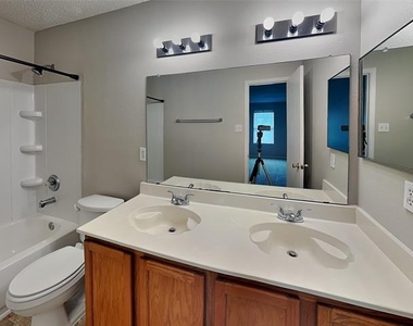 5709 Addington Drive - Photo Thumbnail 13