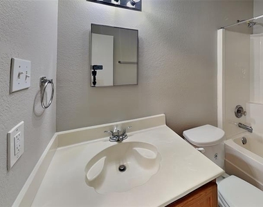5709 Addington Drive - Photo Thumbnail 11