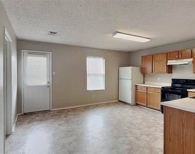 5709 Addington Drive - Photo Thumbnail 12