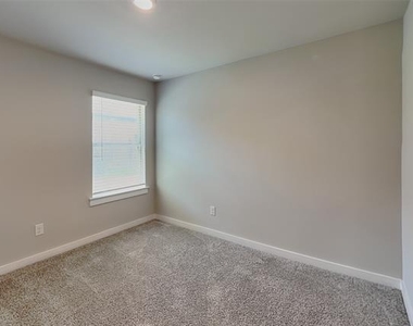 1106 Holly Street - Photo Thumbnail 10