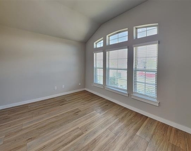 1106 Holly Street - Photo Thumbnail 15