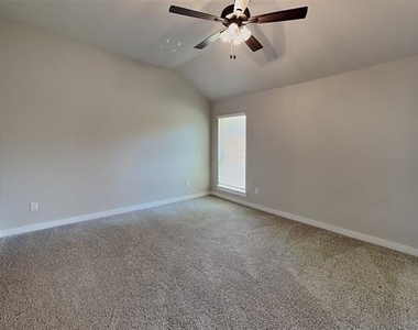 1106 Holly Street - Photo Thumbnail 5