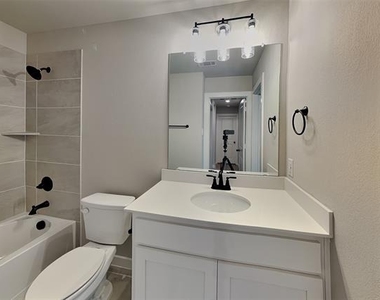 1106 Holly Street - Photo Thumbnail 14