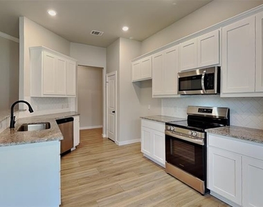 1106 Holly Street - Photo Thumbnail 4