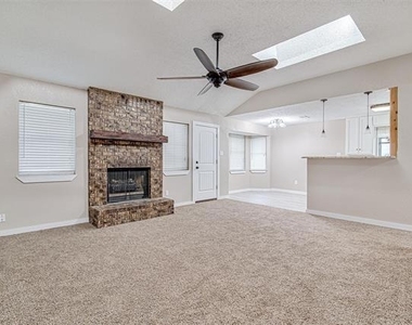937 Springhill Drive - Photo Thumbnail 4