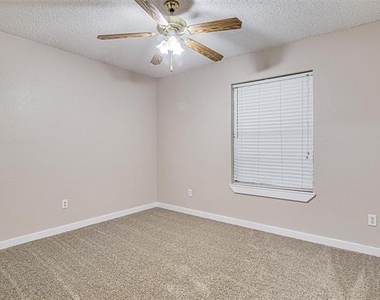 937 Springhill Drive - Photo Thumbnail 17