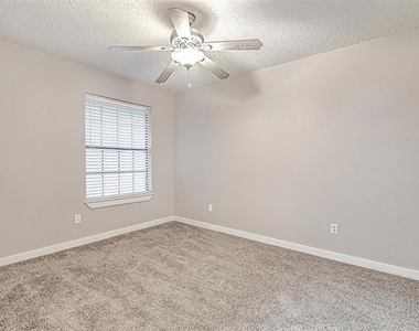 937 Springhill Drive - Photo Thumbnail 13