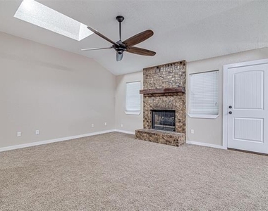937 Springhill Drive - Photo Thumbnail 3