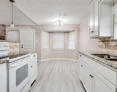 937 Springhill Drive - Photo Thumbnail 6