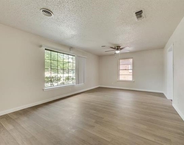 4626 Utah Avenue - Photo Thumbnail 3