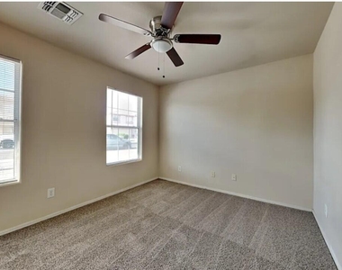 7375 W Palo Verde Drive - Photo Thumbnail 10