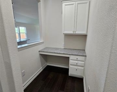 3105 Euclid Way - Photo Thumbnail 19