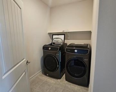 3105 Euclid Way - Photo Thumbnail 24