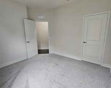 3105 Euclid Way - Photo Thumbnail 13