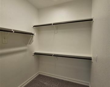 3105 Euclid Way - Photo Thumbnail 8