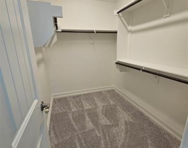 3105 Euclid Way - Photo Thumbnail 7