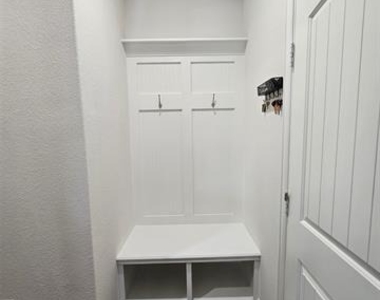 3105 Euclid Way - Photo Thumbnail 23