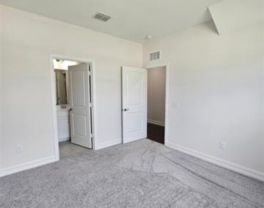 3105 Euclid Way - Photo Thumbnail 10