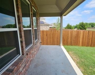 3105 Euclid Way - Photo Thumbnail 25