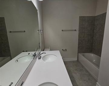 3105 Euclid Way - Photo Thumbnail 17