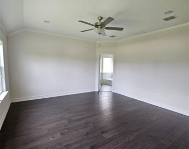 3105 Euclid Way - Photo Thumbnail 4