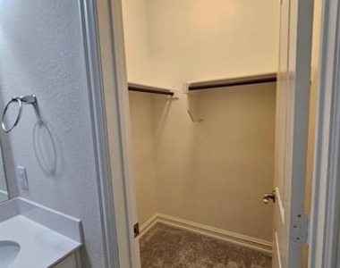 3105 Euclid Way - Photo Thumbnail 11