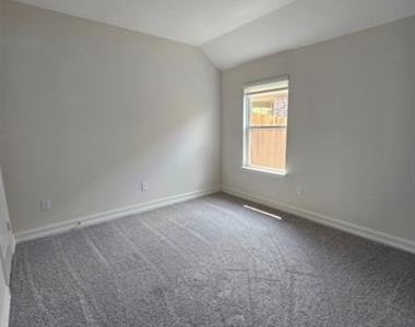 3105 Euclid Way - Photo Thumbnail 15