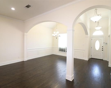 4041 Brazos Drive - Photo Thumbnail 5