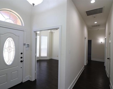 4041 Brazos Drive - Photo Thumbnail 3