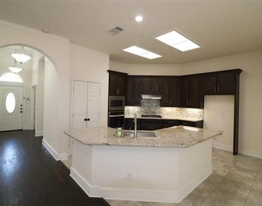 4041 Brazos Drive - Photo Thumbnail 6