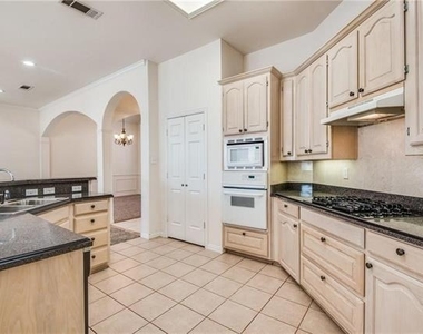 4041 Brazos Drive - Photo Thumbnail 11
