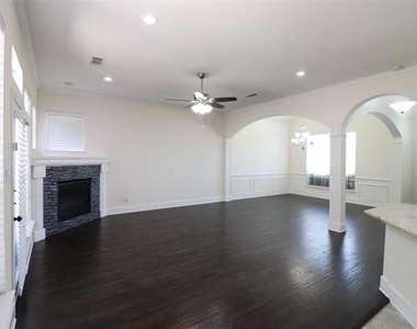 4041 Brazos Drive - Photo Thumbnail 4