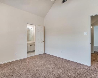 4041 Brazos Drive - Photo Thumbnail 21