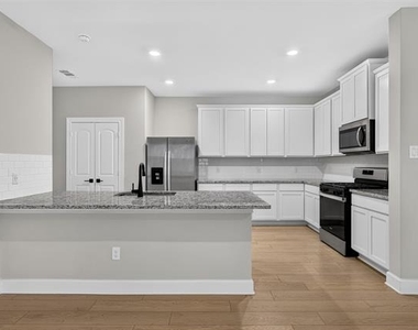1309 Butler Avenue - Photo Thumbnail 5