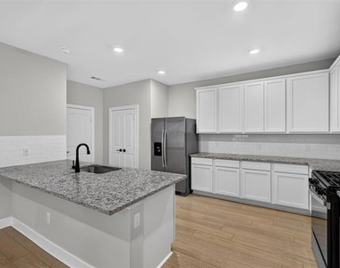 1309 Butler Avenue - Photo Thumbnail 3