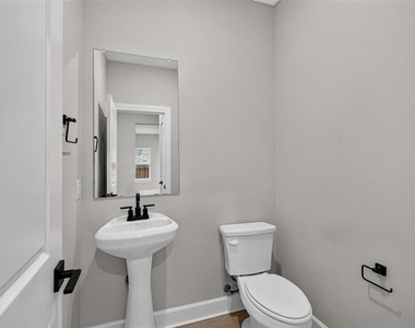 1309 Butler Avenue - Photo Thumbnail 6