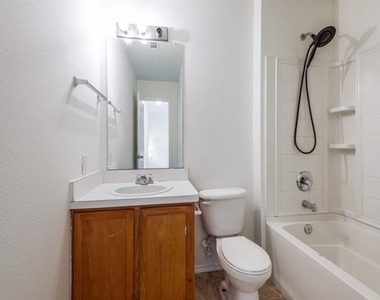 10716 Astor Drive - Photo Thumbnail 7
