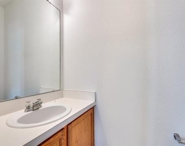 10716 Astor Drive - Photo Thumbnail 5