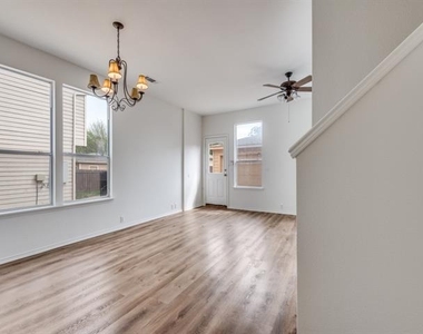 10716 Astor Drive - Photo Thumbnail 14