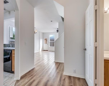 10716 Astor Drive - Photo Thumbnail 3