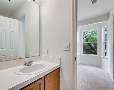 10716 Astor Drive - Photo Thumbnail 6