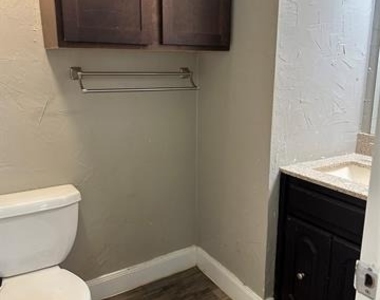2109 Cedarcrest Drive - Photo Thumbnail 10