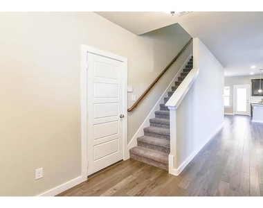 2305 Paxton Way - Photo Thumbnail 15