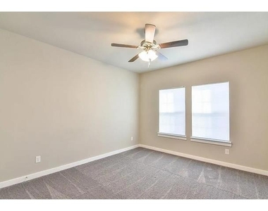 2305 Paxton Way - Photo Thumbnail 13