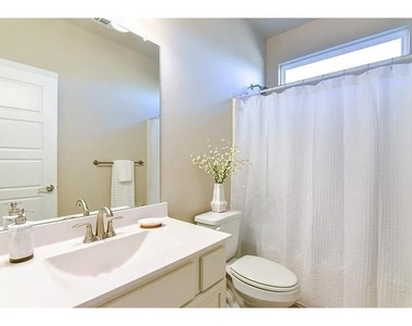 2305 Paxton Way - Photo Thumbnail 18
