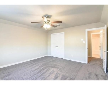 2305 Paxton Way - Photo Thumbnail 12