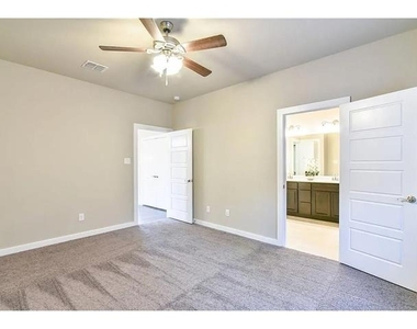 2305 Paxton Way - Photo Thumbnail 19