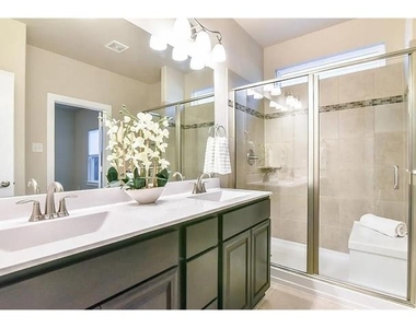 2305 Paxton Way - Photo Thumbnail 11