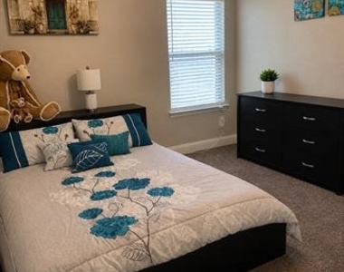 4002 Chesapeake Way - Photo Thumbnail 6