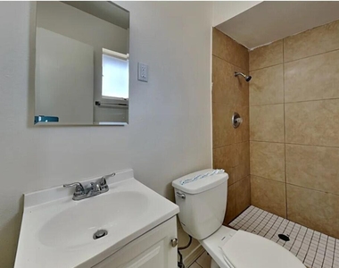 5611 N 65th Avenue - Photo Thumbnail 15